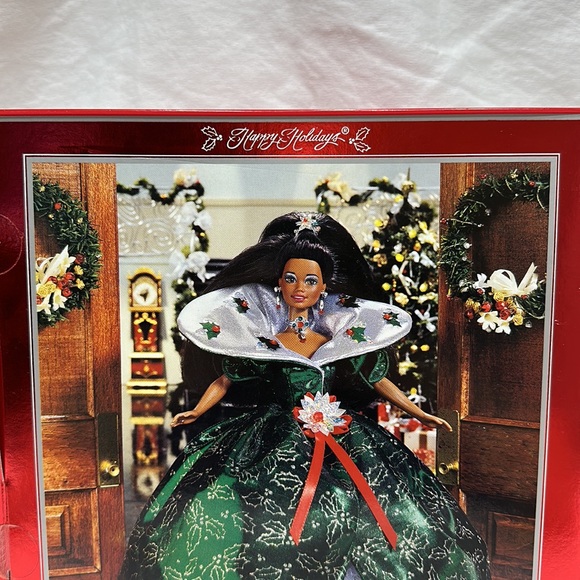 Happy Holidays Barbie - Picture 5 of 8